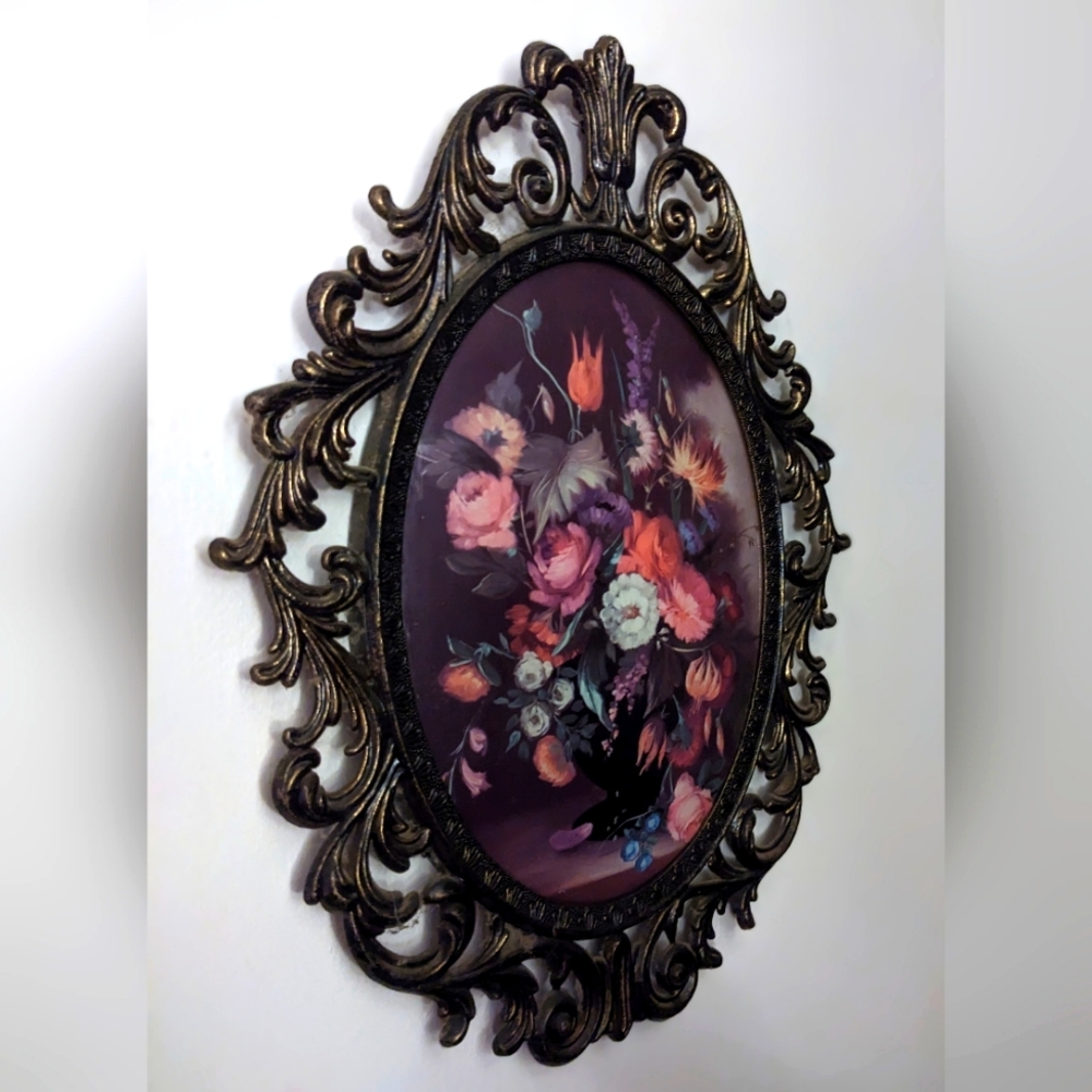Vintage Brass Oval Ornate Flowers Picture Frames W/Original Hook Made In Italy